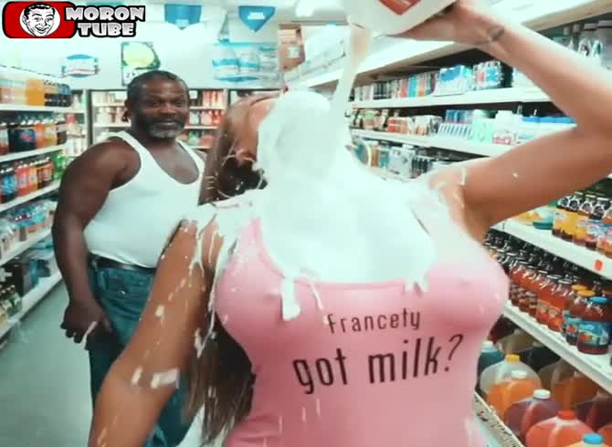 Video :While he was shopping, he was surprised to find this!